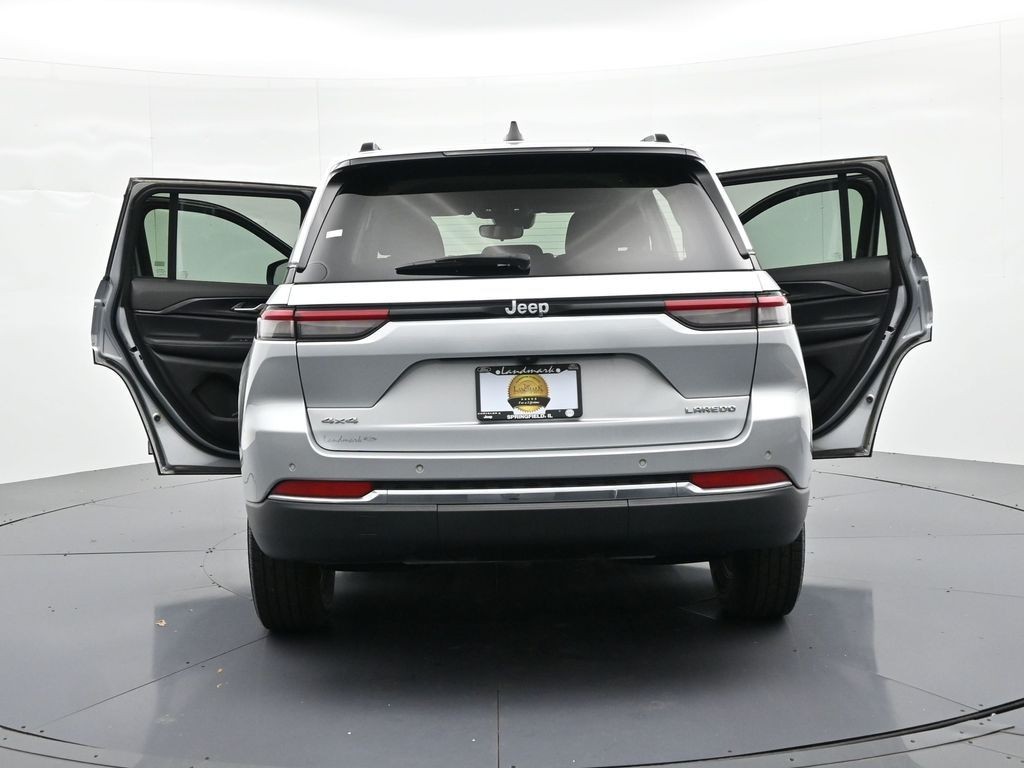 Jeep Grand Cherokee Vehicle Full-screen Gallery Image 25