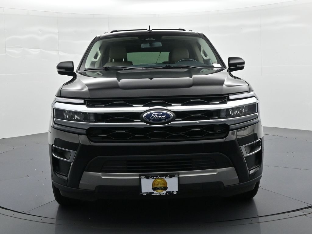 Ford Expedition Max Vehicle Full-screen Gallery Image 3
