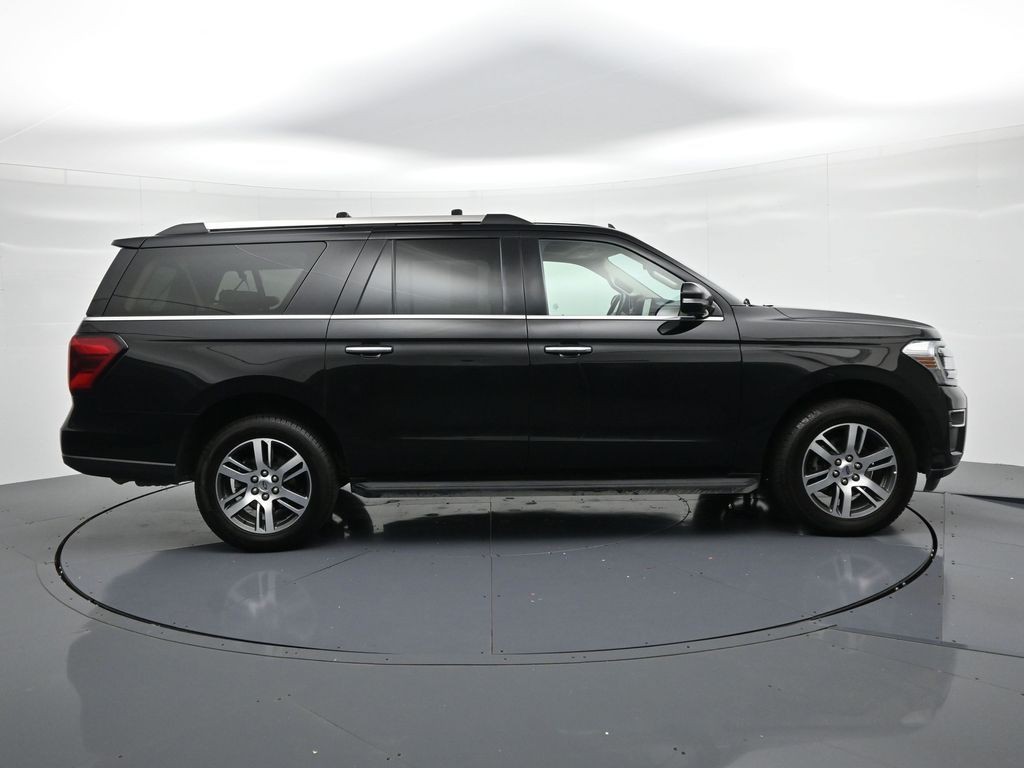 Ford Expedition Max Vehicle Full-screen Gallery Image 5