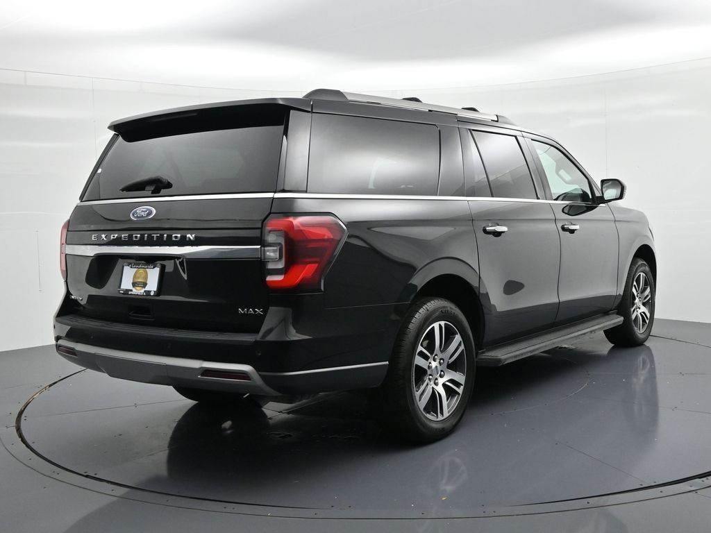 Ford Expedition Max Vehicle Full-screen Gallery Image 6