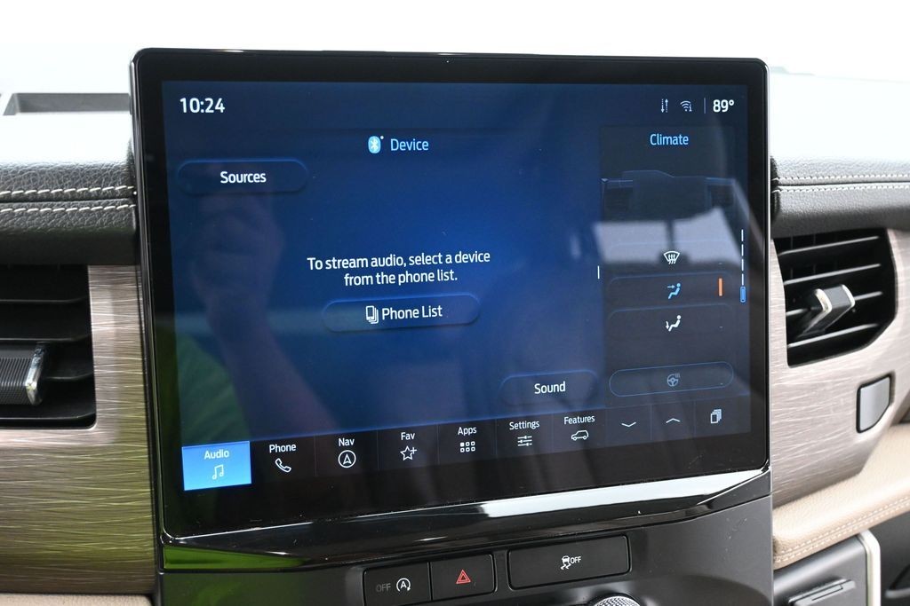 Ford Expedition Max Vehicle Full-screen Gallery Image 11
