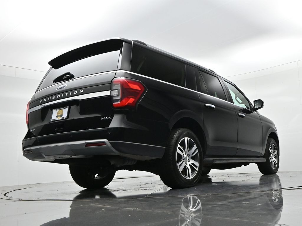 Ford Expedition Max Vehicle Full-screen Gallery Image 24