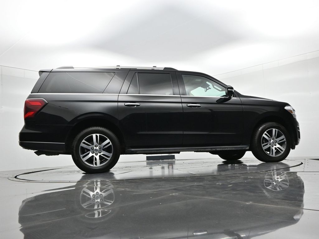 Ford Expedition Max Vehicle Full-screen Gallery Image 25