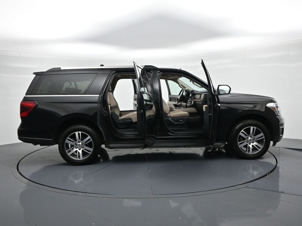 Ford Expedition Max Vehicle Full-screen Gallery Image 26