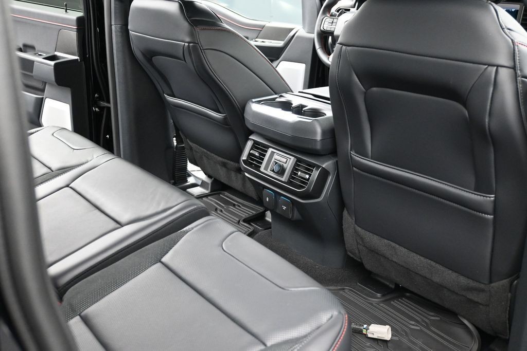 Ford F-150 Vehicle Full-screen Gallery Image 11