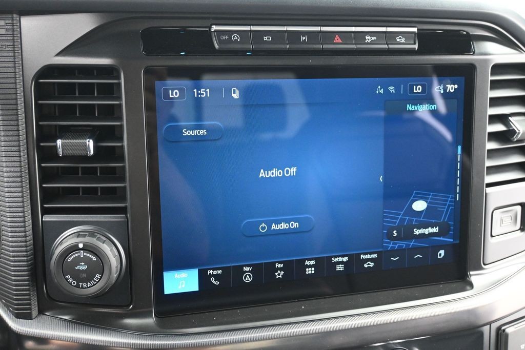 Ford F-150 Vehicle Full-screen Gallery Image 12