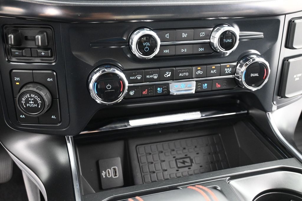 Ford F-150 Vehicle Full-screen Gallery Image 13