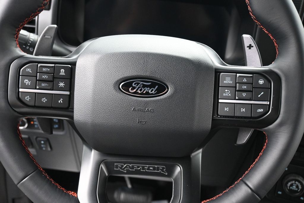 Ford F-150 Vehicle Full-screen Gallery Image 14