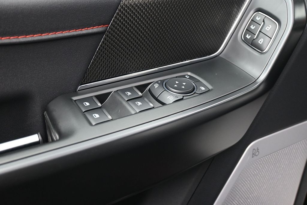 Ford F-150 Vehicle Full-screen Gallery Image 15