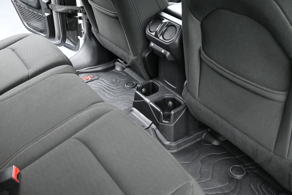 Jeep Wrangler Unlimited Vehicle Full-screen Gallery Image 10