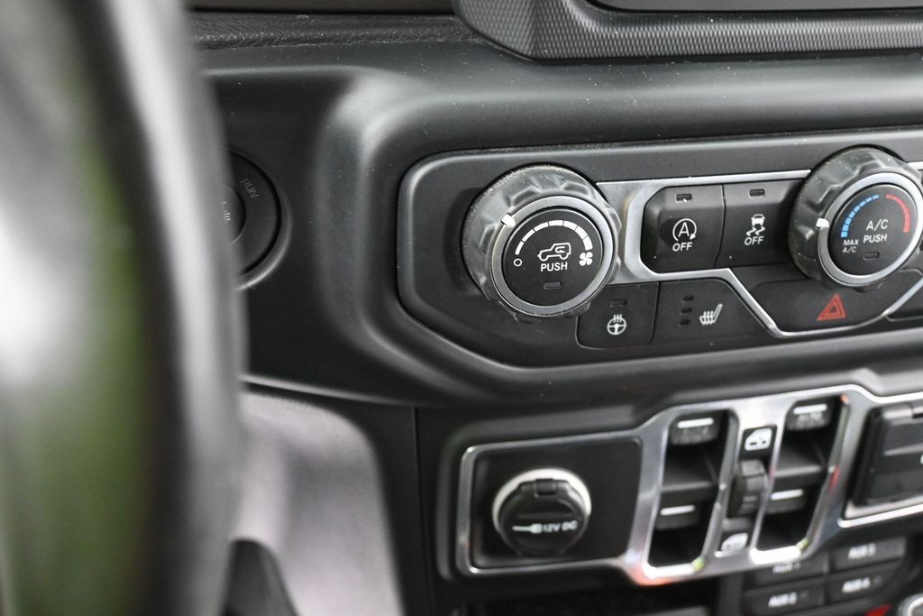 Jeep Wrangler Unlimited Vehicle Full-screen Gallery Image 12