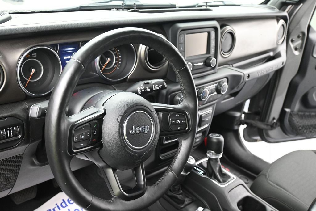 Jeep Wrangler Unlimited Vehicle Full-screen Gallery Image 15