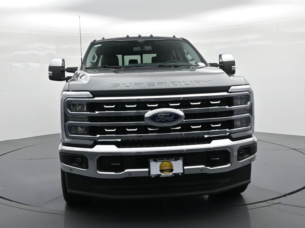 Ford F-250SD Vehicle Full-screen Gallery Image 3