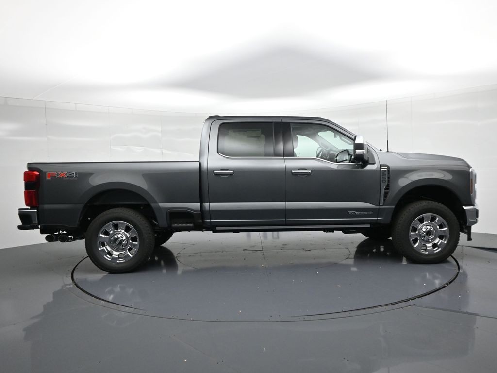 Ford F-250SD Vehicle Full-screen Gallery Image 5