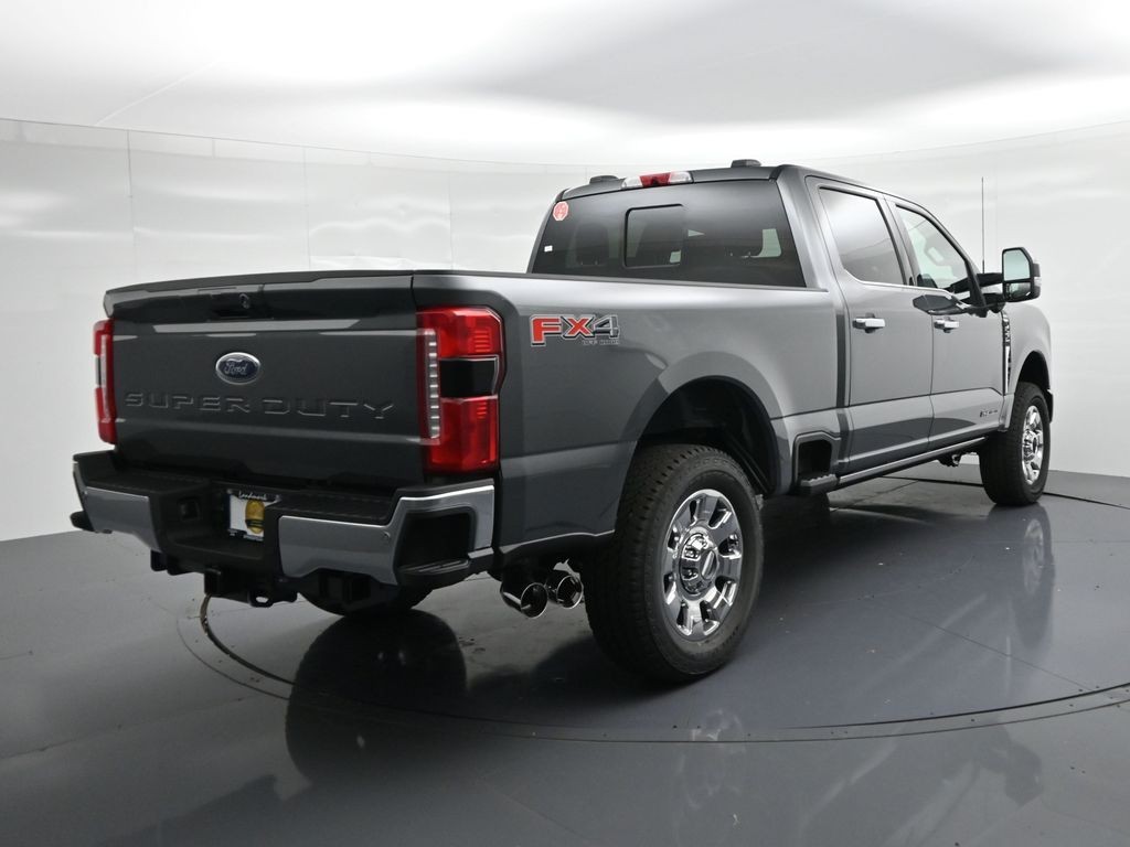 Ford F-250SD Vehicle Full-screen Gallery Image 6