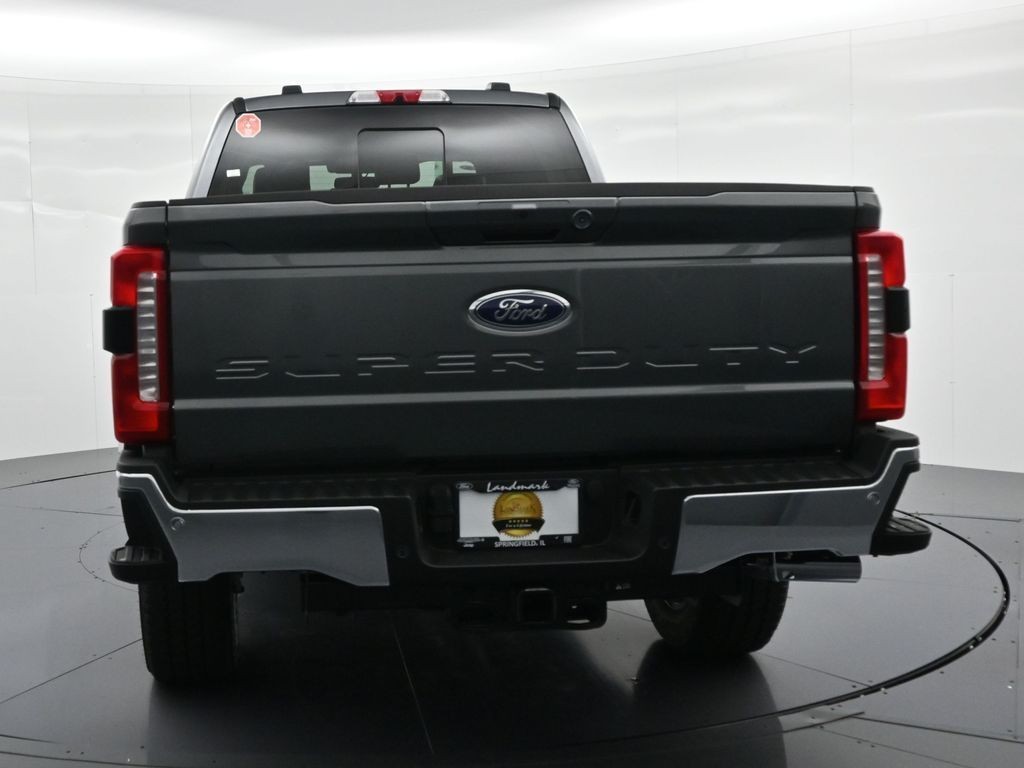 Ford F-250SD Vehicle Full-screen Gallery Image 7