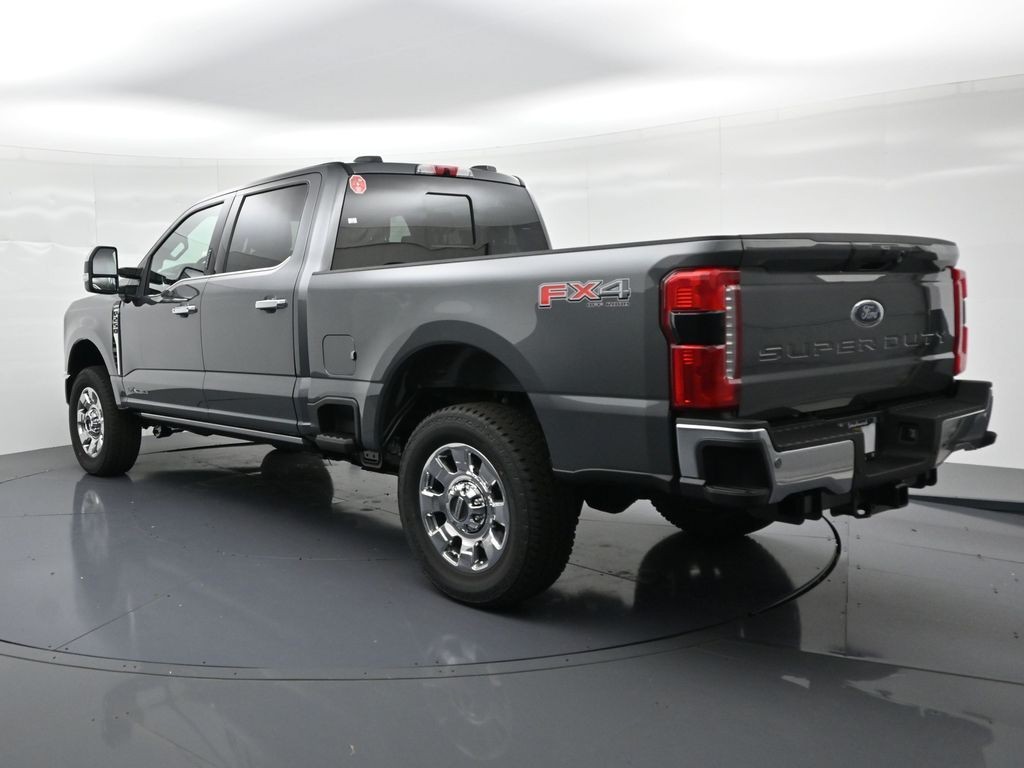 Ford F-250SD Vehicle Full-screen Gallery Image 8