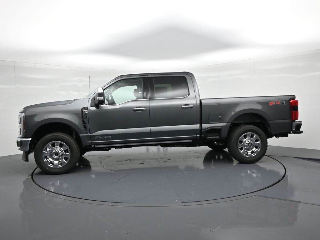 Ford F-250SD Vehicle Full-screen Gallery Image 9