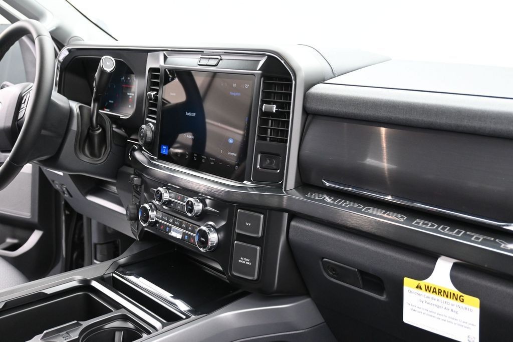 Ford F-250SD Vehicle Full-screen Gallery Image 10