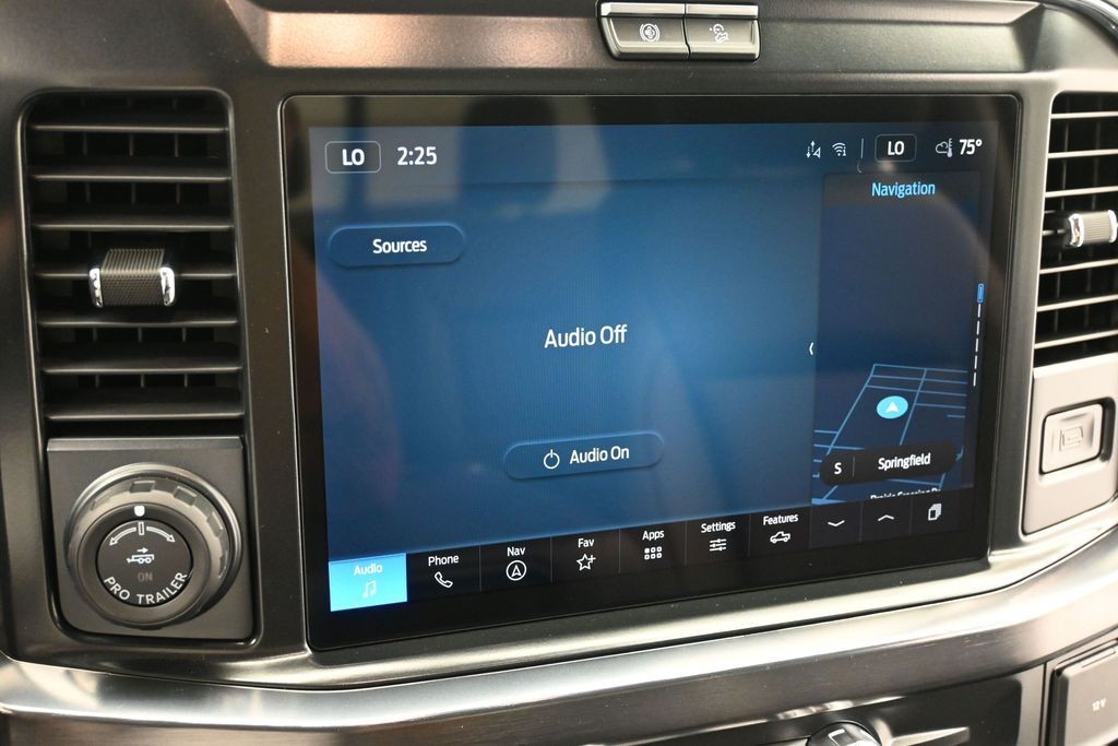 Ford F-250SD Vehicle Full-screen Gallery Image 12