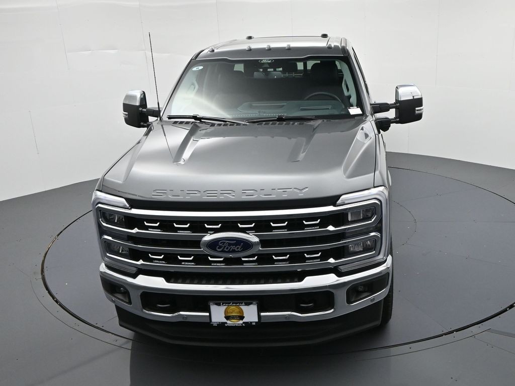 Ford F-250SD Vehicle Full-screen Gallery Image 17