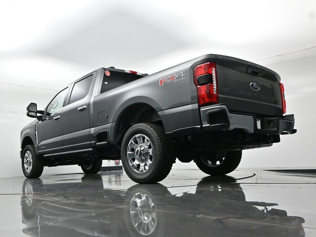 Ford F-250SD Vehicle Full-screen Gallery Image 20