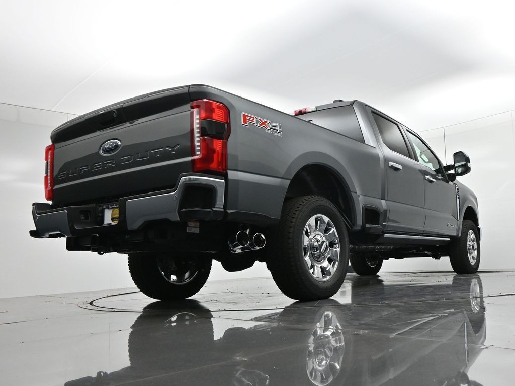 Ford F-250SD Vehicle Full-screen Gallery Image 22
