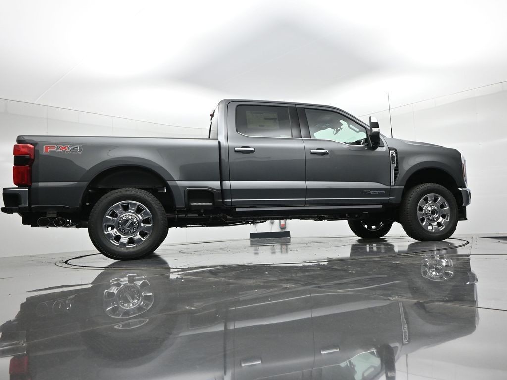 Ford F-250SD Vehicle Full-screen Gallery Image 23