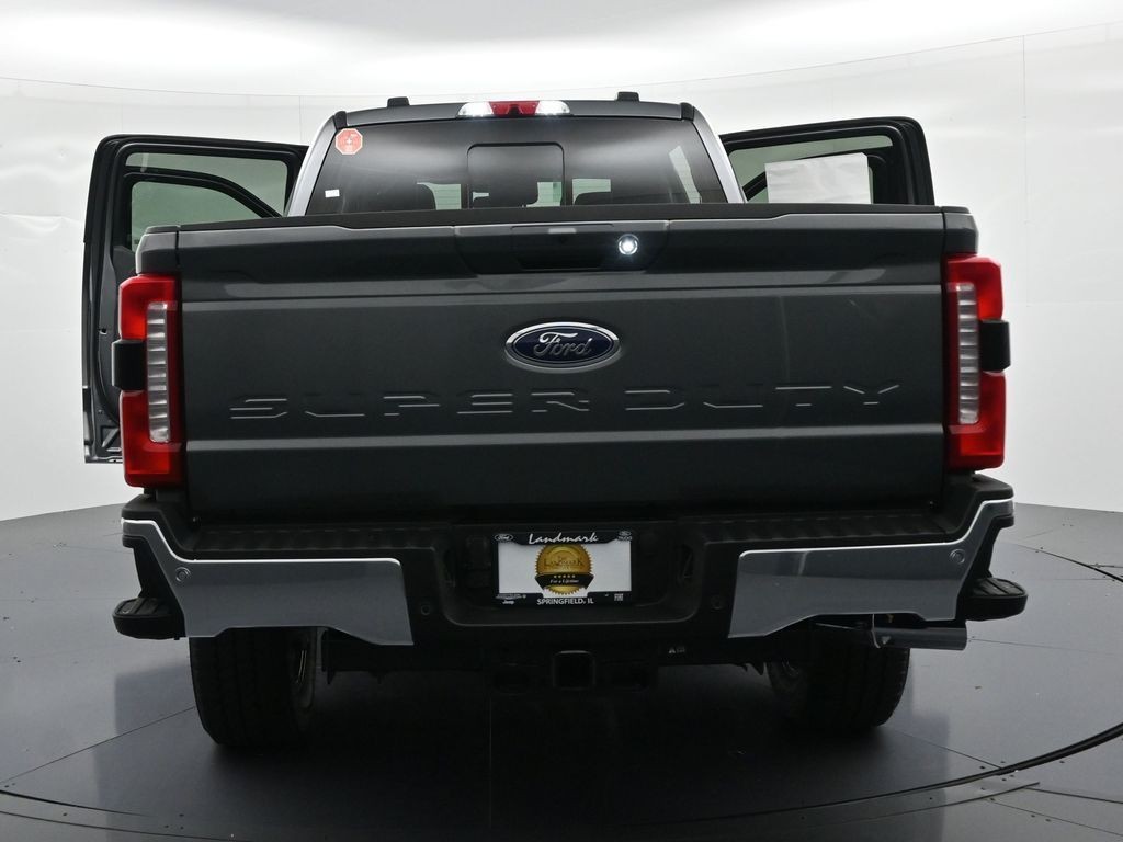 Ford F-250SD Vehicle Full-screen Gallery Image 27
