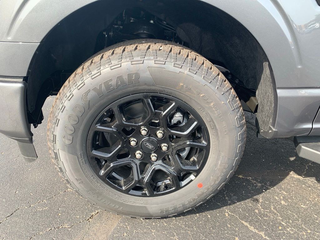 Ford F-150 Vehicle Full-screen Gallery Image 7