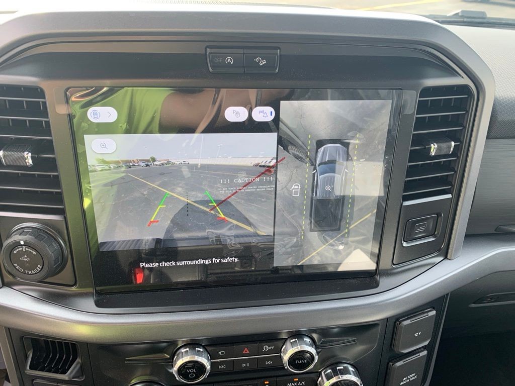 Ford F-150 Vehicle Full-screen Gallery Image 12