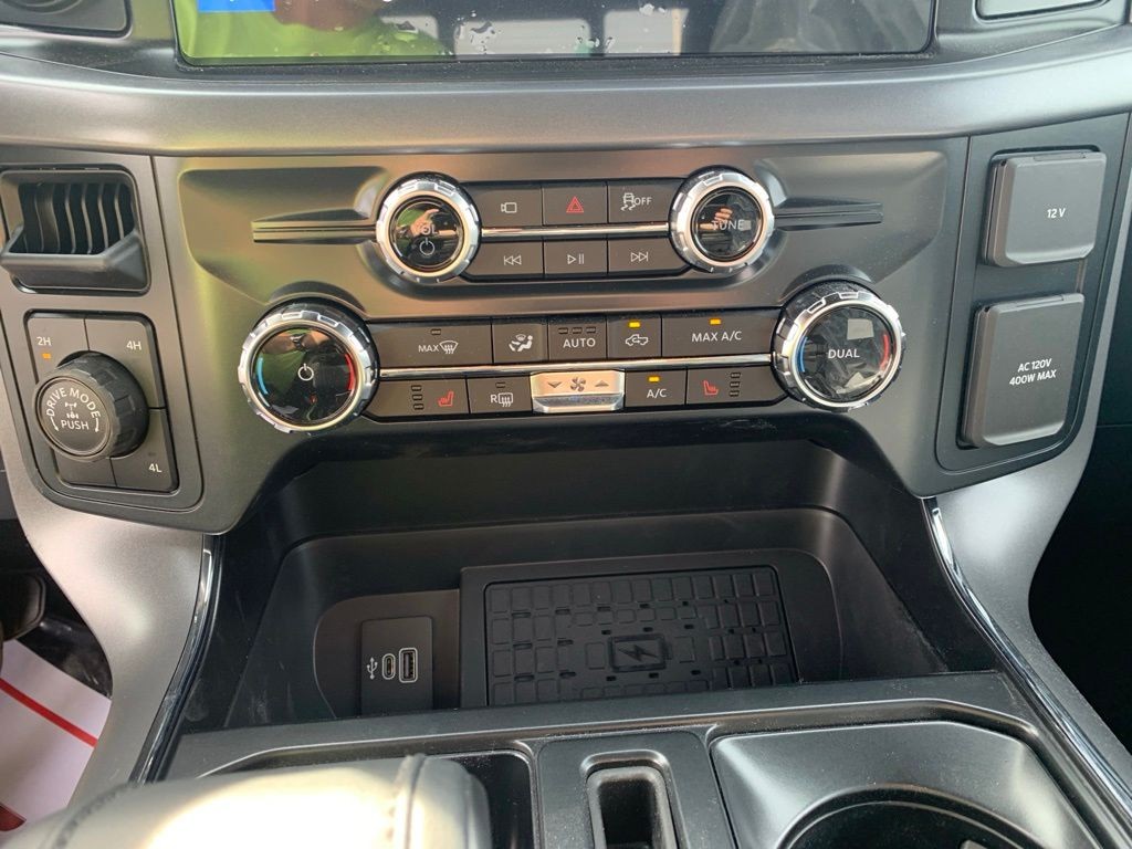 Ford F-150 Vehicle Full-screen Gallery Image 13