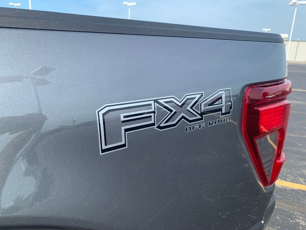 Ford F-150 Vehicle Full-screen Gallery Image 15