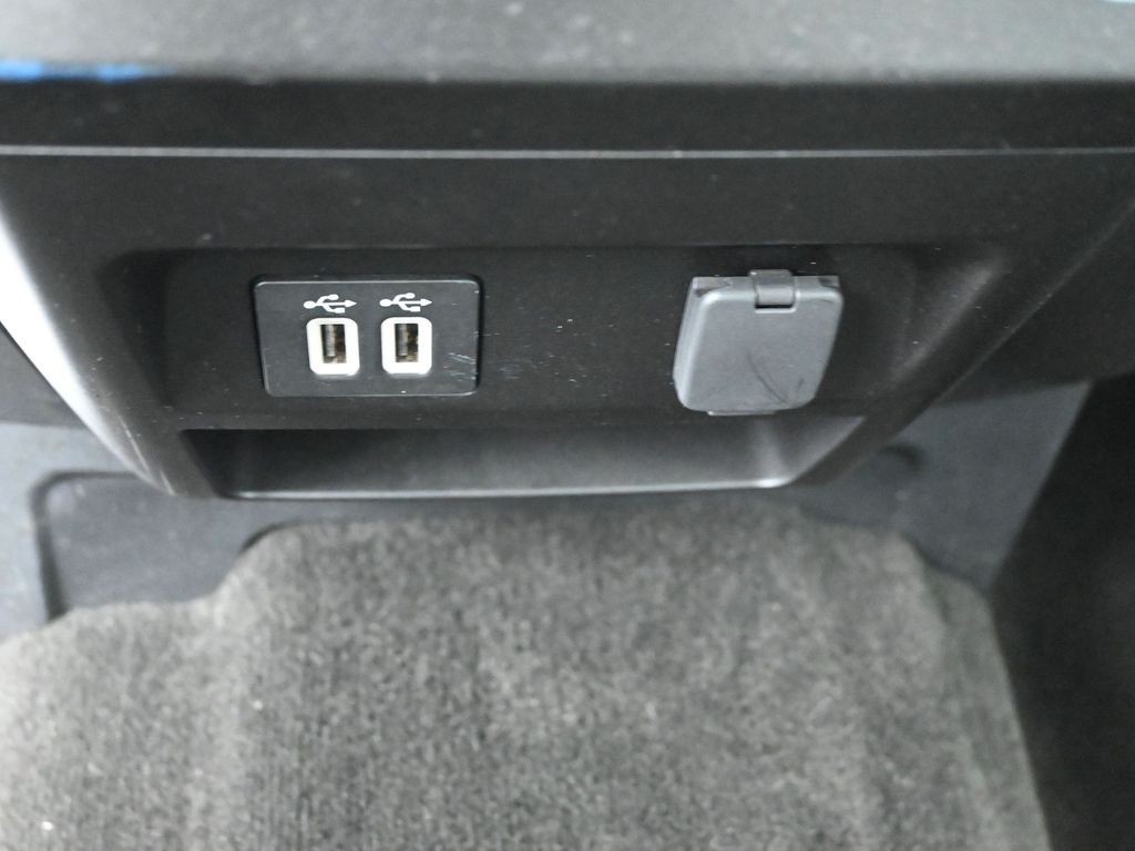 Ford F-150 Vehicle Full-screen Gallery Image 14