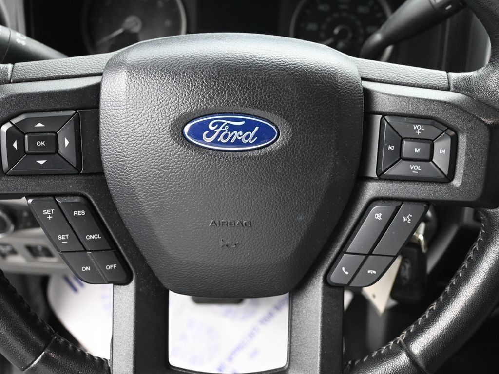 Ford F-150 Vehicle Full-screen Gallery Image 16