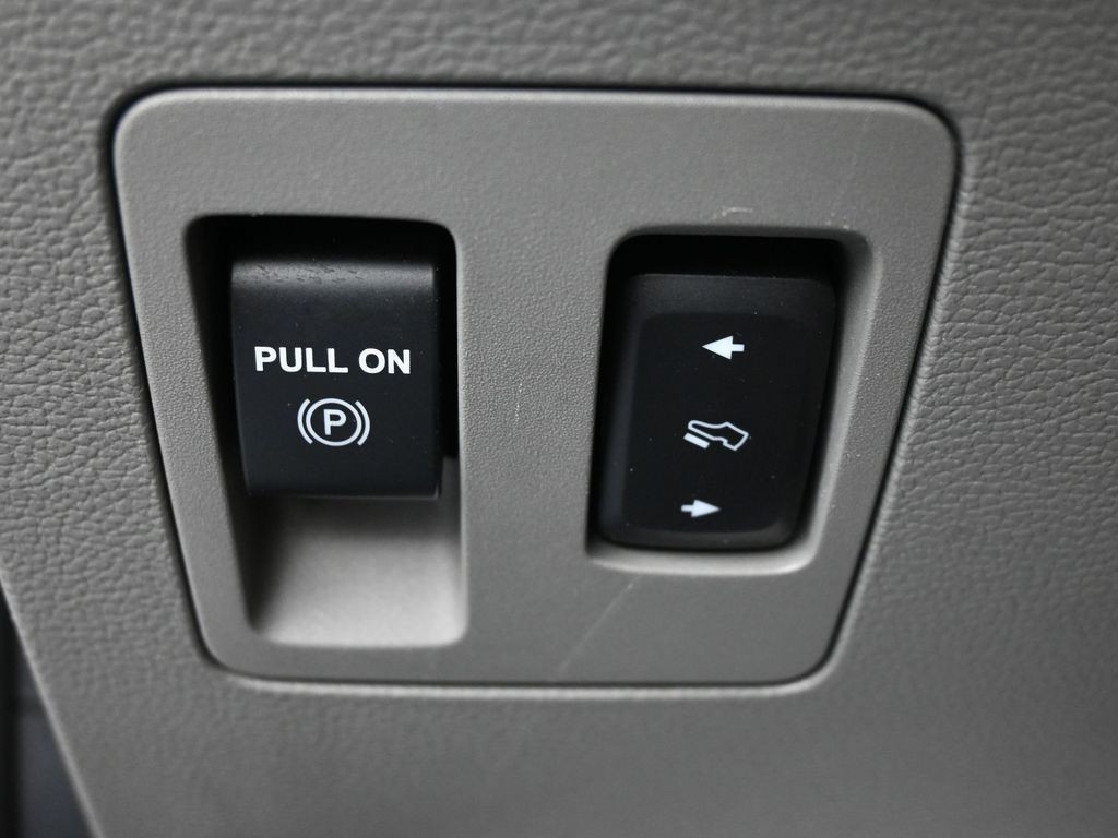 Ford F-150 Vehicle Full-screen Gallery Image 20