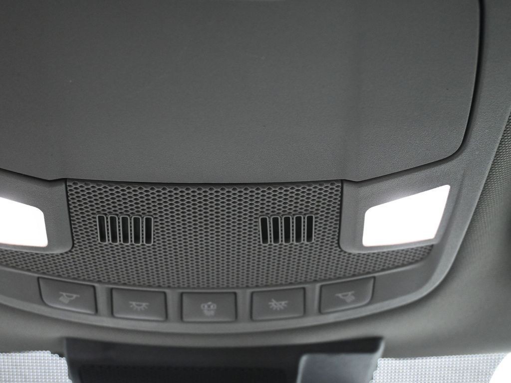 Ford F-150 Vehicle Full-screen Gallery Image 23