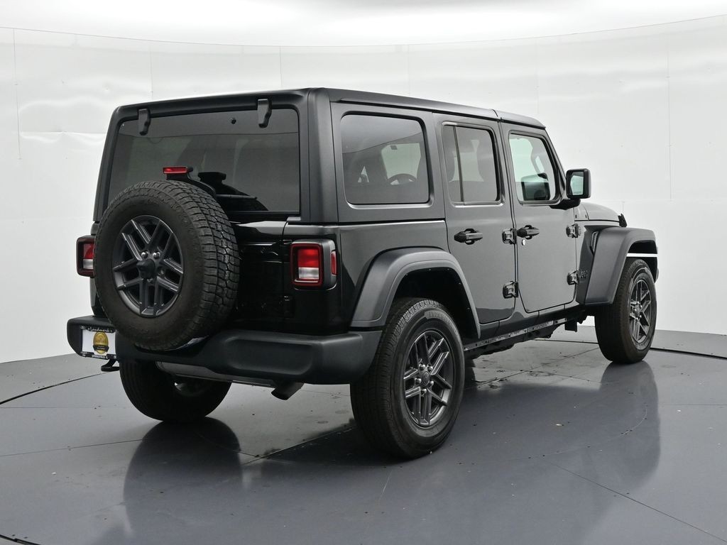 Jeep Wrangler Vehicle Full-screen Gallery Image 6