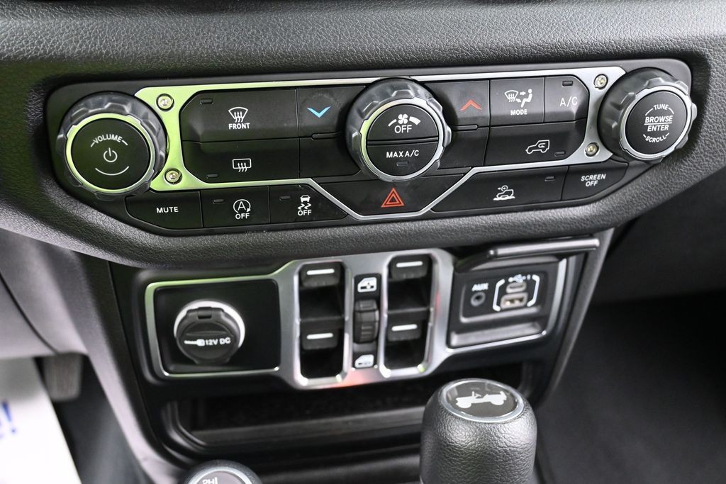 Jeep Wrangler Vehicle Full-screen Gallery Image 11