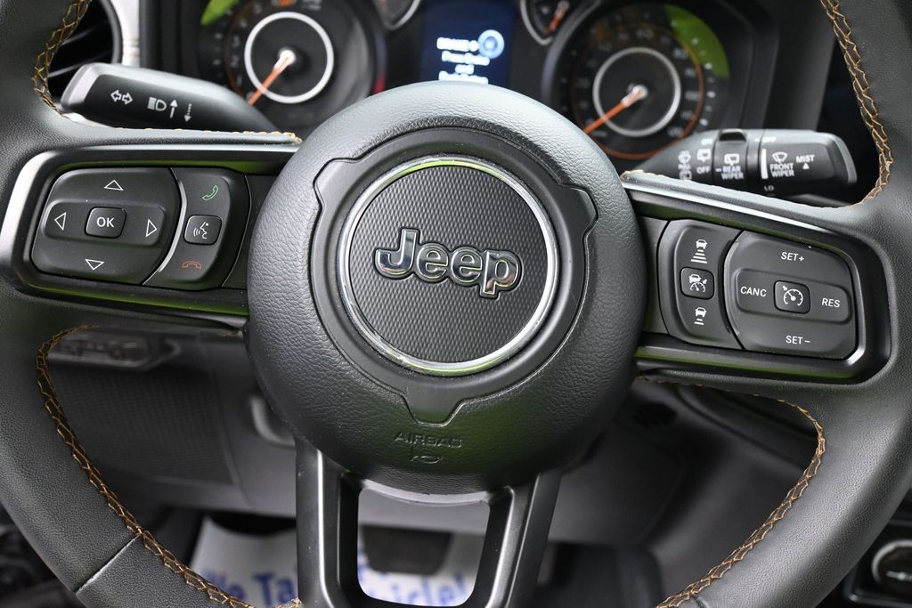 Jeep Wrangler Vehicle Full-screen Gallery Image 12