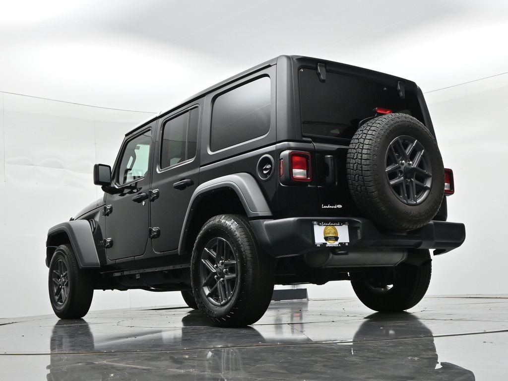 Jeep Wrangler Vehicle Full-screen Gallery Image 18