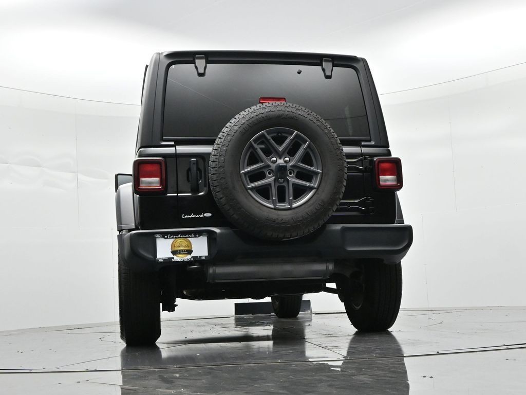 Jeep Wrangler Vehicle Full-screen Gallery Image 19