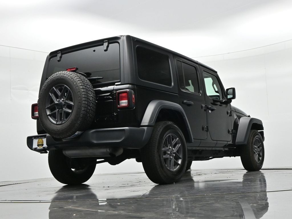 Jeep Wrangler Vehicle Full-screen Gallery Image 20