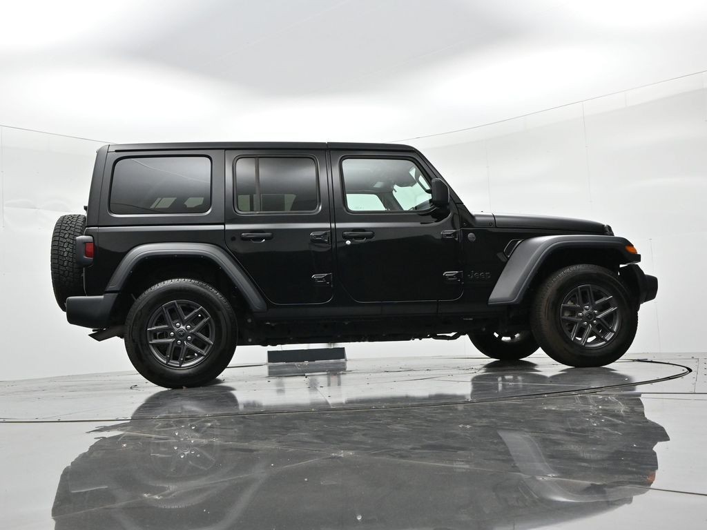 Jeep Wrangler Vehicle Full-screen Gallery Image 21