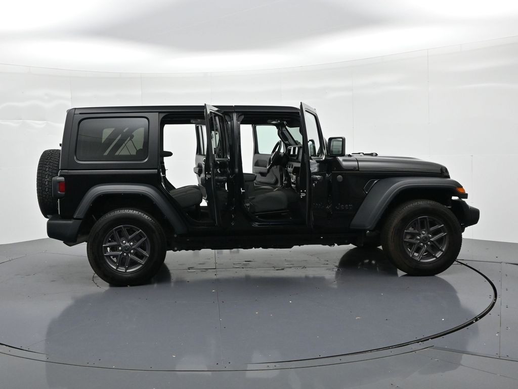 Jeep Wrangler Vehicle Full-screen Gallery Image 22
