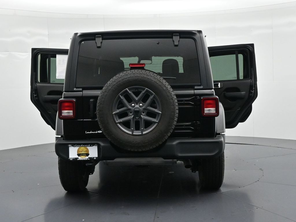 Jeep Wrangler Vehicle Full-screen Gallery Image 25