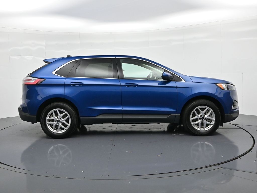 Ford Edge Vehicle Full-screen Gallery Image 5