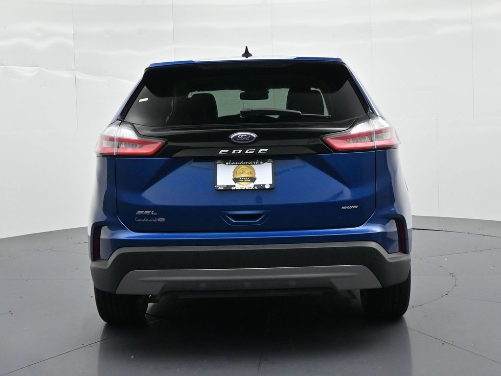 Ford Edge Vehicle Full-screen Gallery Image 7