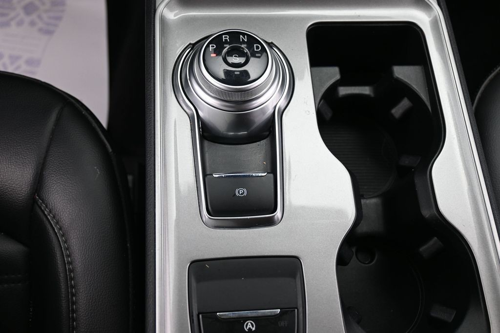 Ford Edge Vehicle Full-screen Gallery Image 12