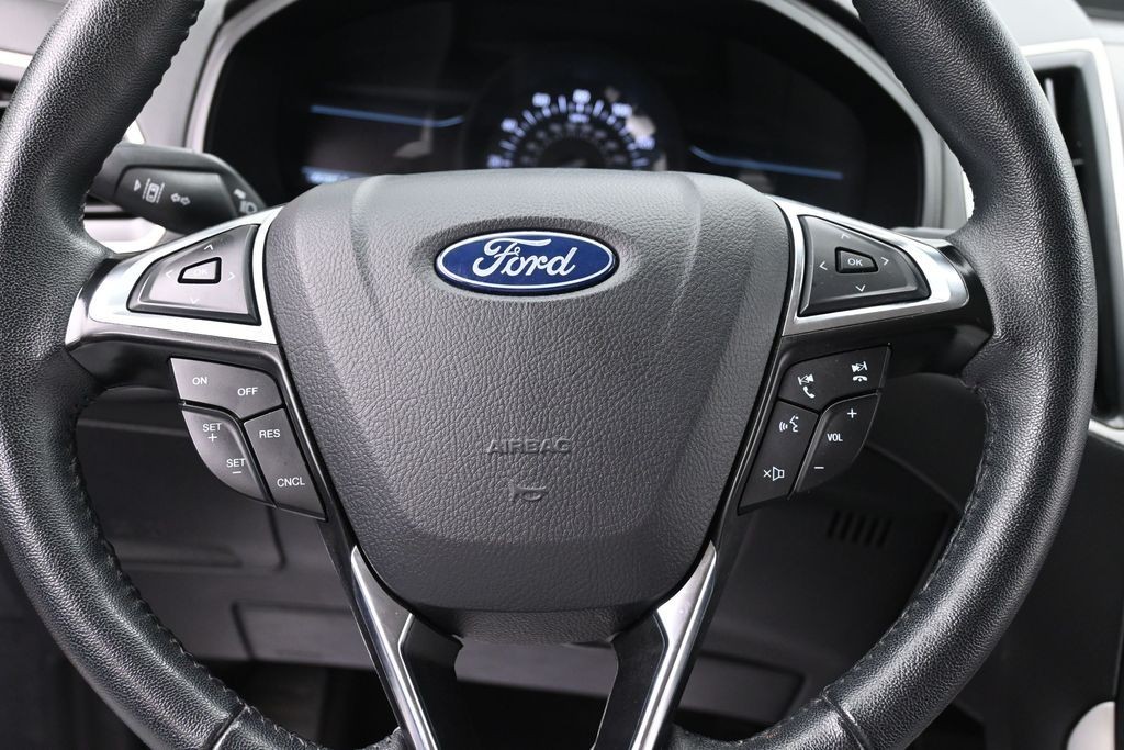 Ford Edge Vehicle Full-screen Gallery Image 13